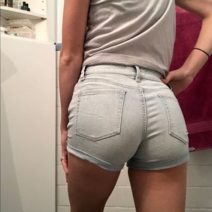 PACSUN light washed distressed denim shorts💘👖🥰